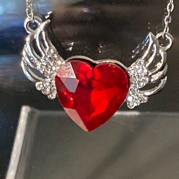 Angel wings heart love necklace - Picture 1 of 4